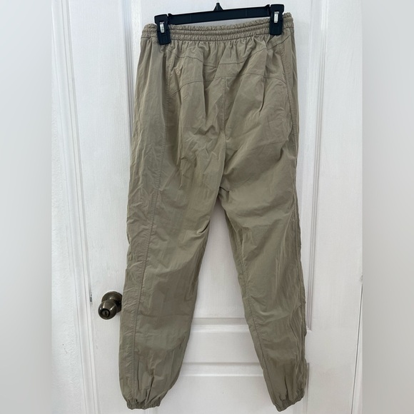 Lululemon Evergreen Track Pant Cafe Au Lait (SIZE 6) - Picture 10 of 14